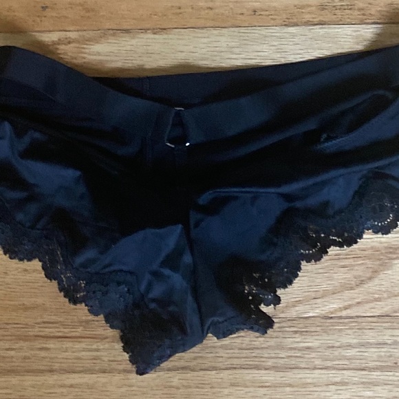 Victoria’s Secret panty - Picture 3 of 4